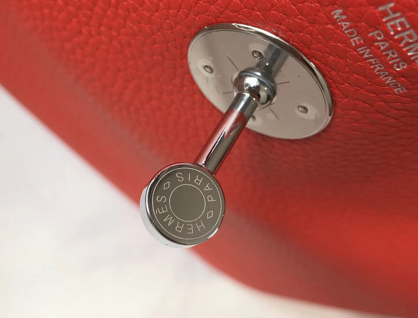 Fake Hermes Lindy 26cm handbag in red