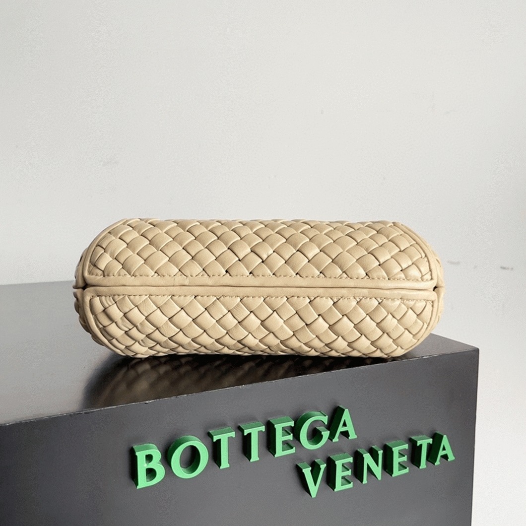 Fake Bottega Veneta Clicker Small Bag Porridge