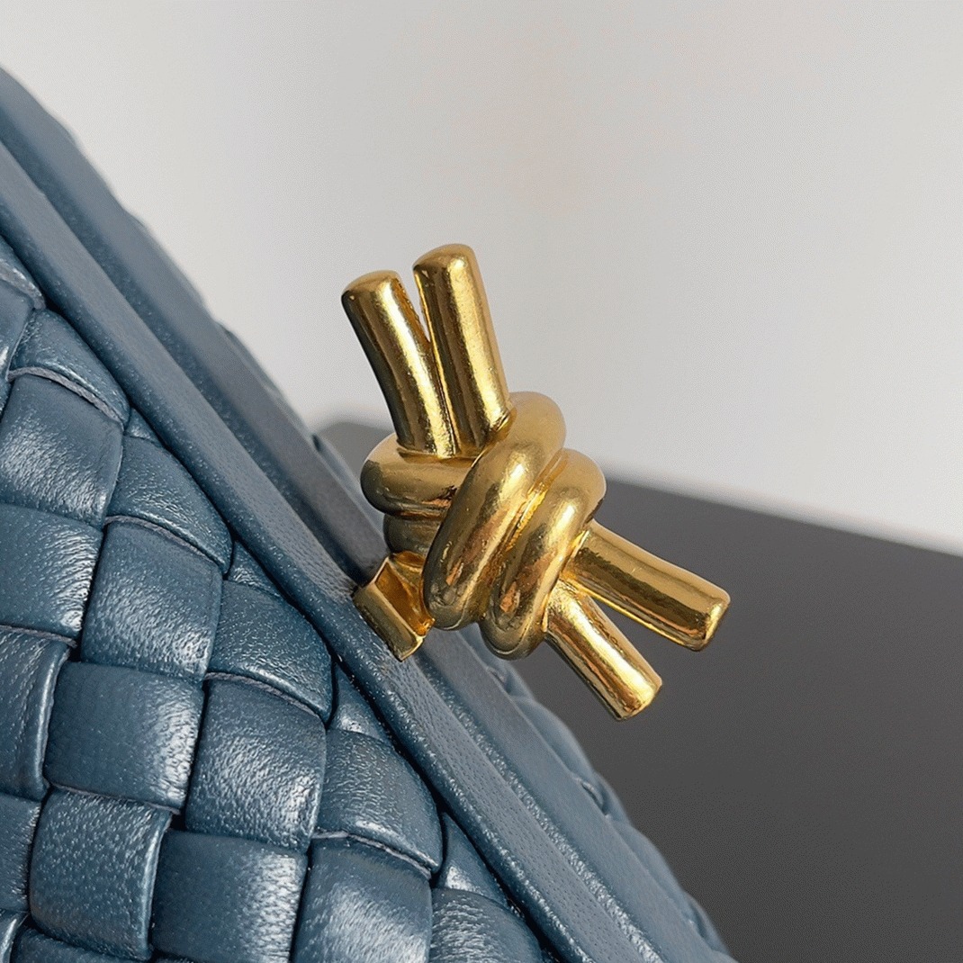 Replica Bottega Veneta Knot Minaudiere Clutch Space