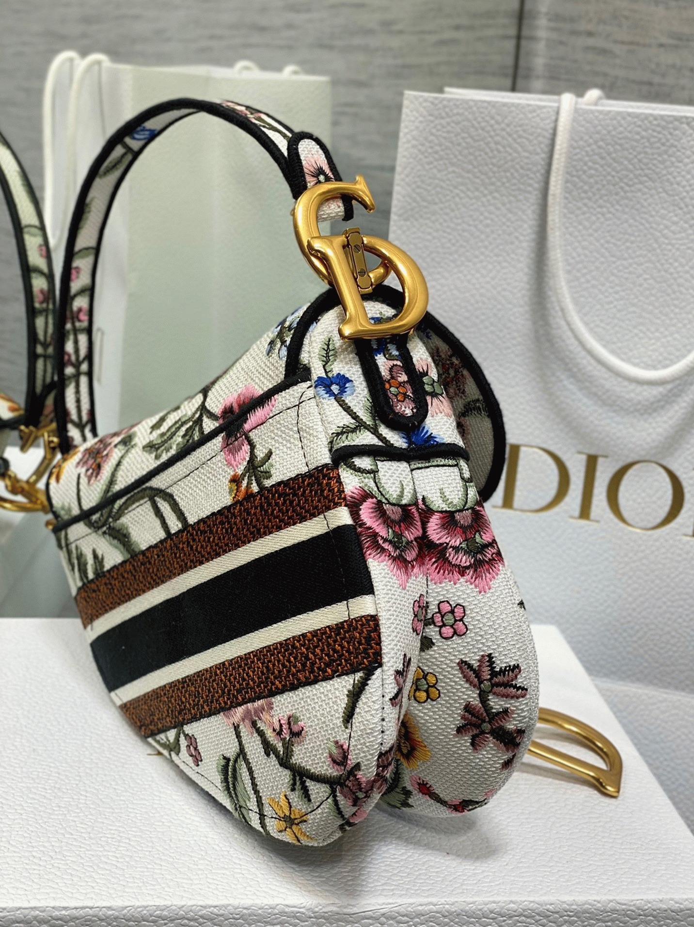 Dior Saddle Bag Fake in White Multicolor Dior Petites Fleurs Embroidery