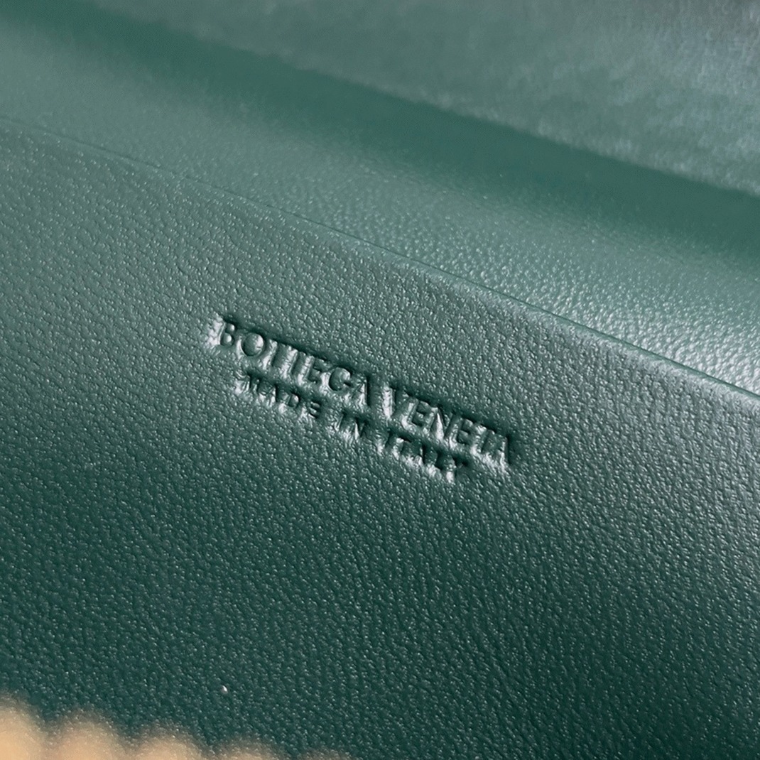 Fake Bottega Veneta Bang Bang Vanity Case Green