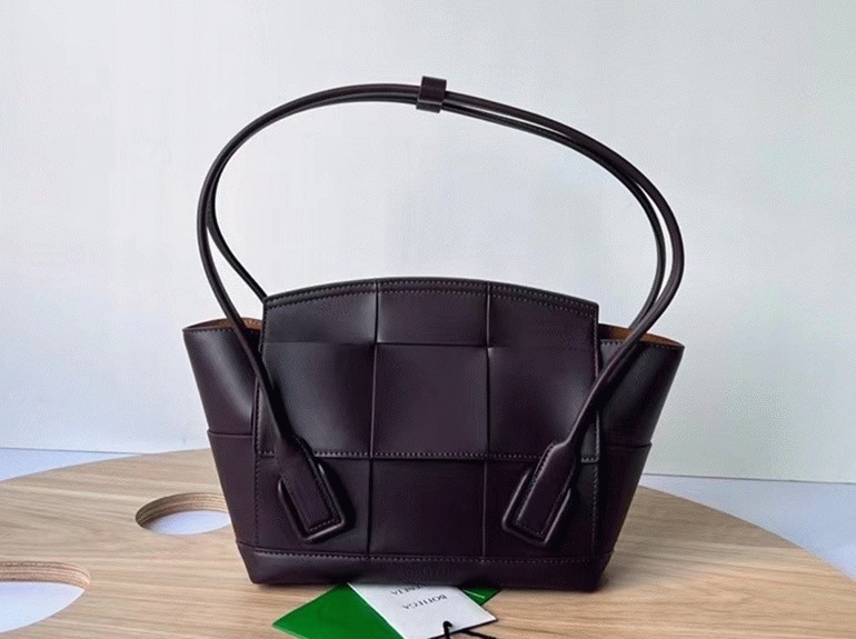 Top Quality Knockoff Bottega Veneta Arco Small Bag In Grape Intrecciato Calfskin