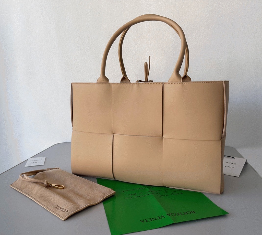 Replica Bottega Veneta Arco Medium Tote Beige