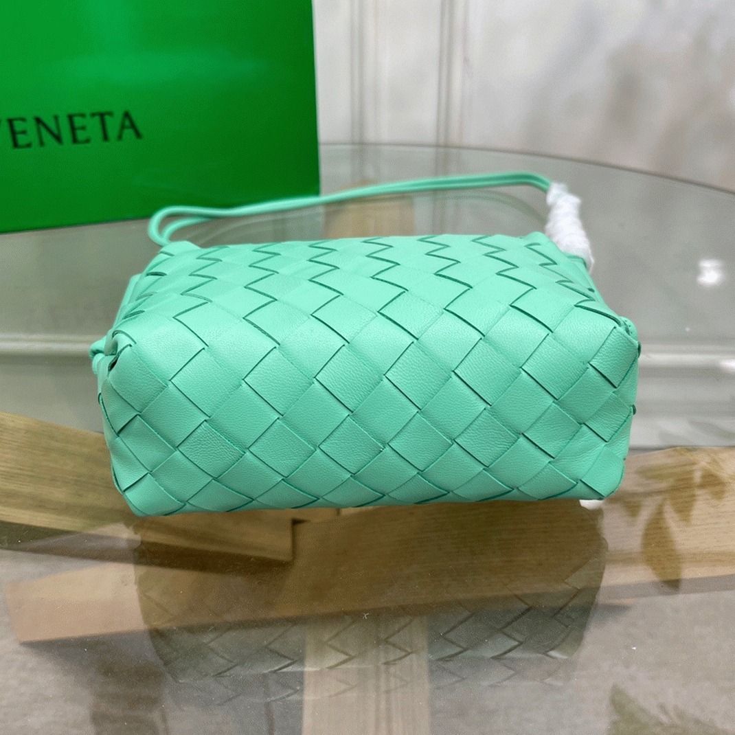 Replica Bottega Veneta Loop Mini Bag Fountain