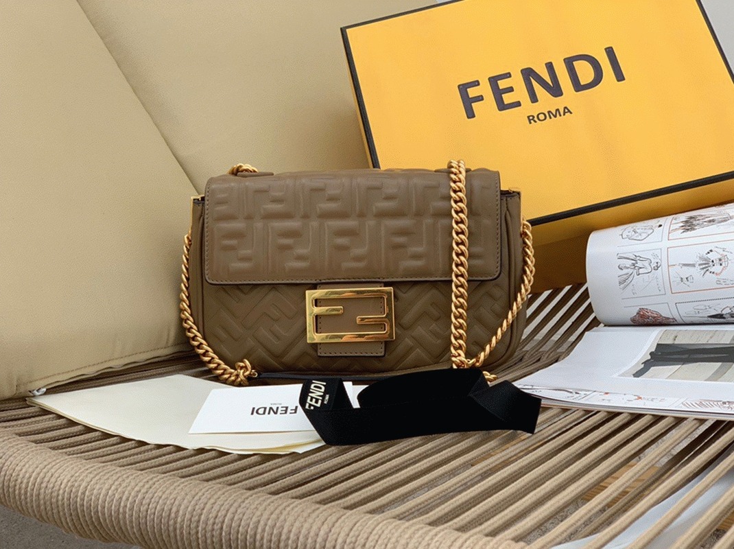 Top Quality Fendi Baguette Chain Midi Bag In Taupe
