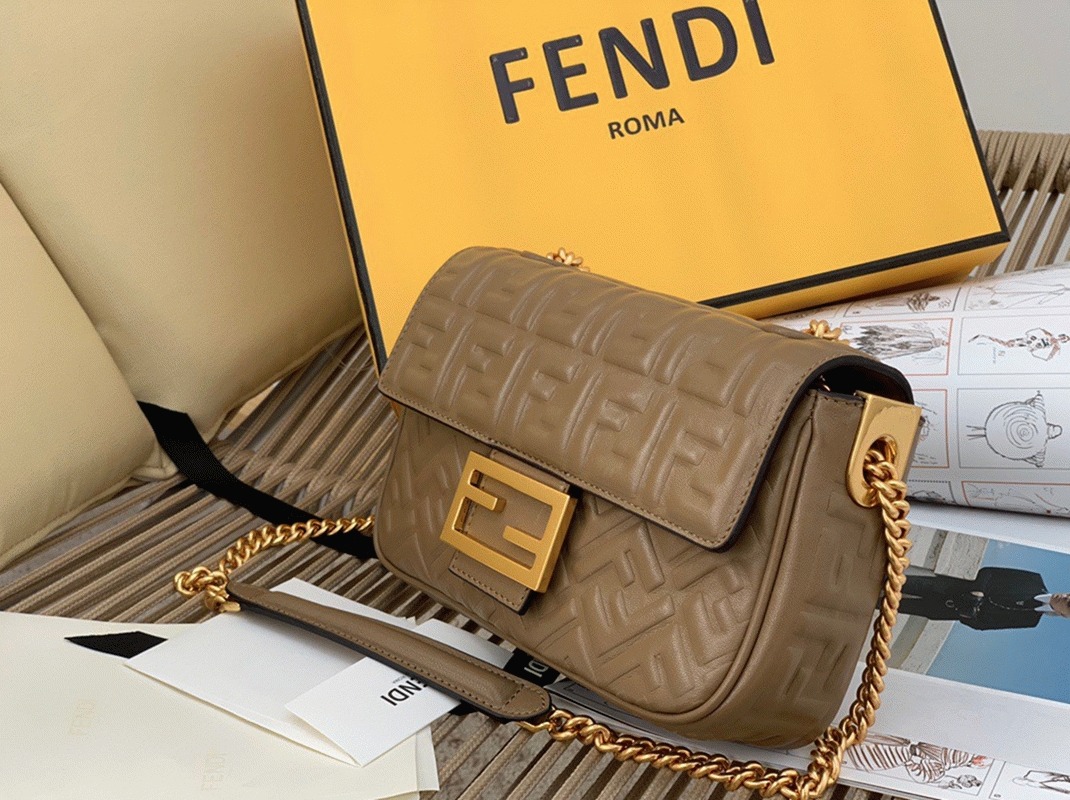 Top Quality Fendi Baguette Chain Midi Bag In Taupe