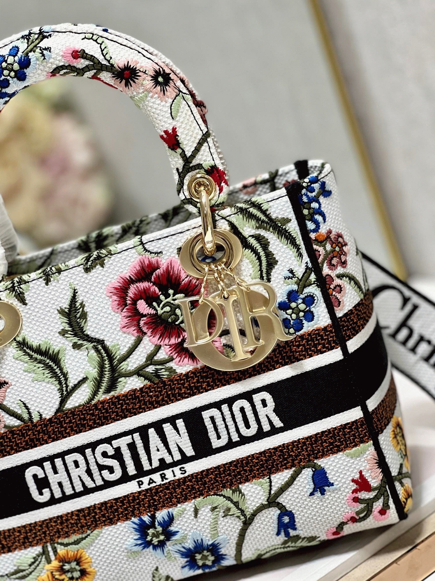 Dior Lady D-Lite Medium Bag Fake in White Dior Petites Fleurs Embroidery