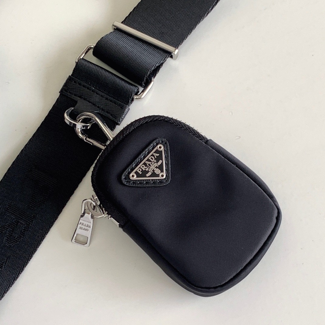 Prada Re-Edition Shoulder Bag Fake in Black