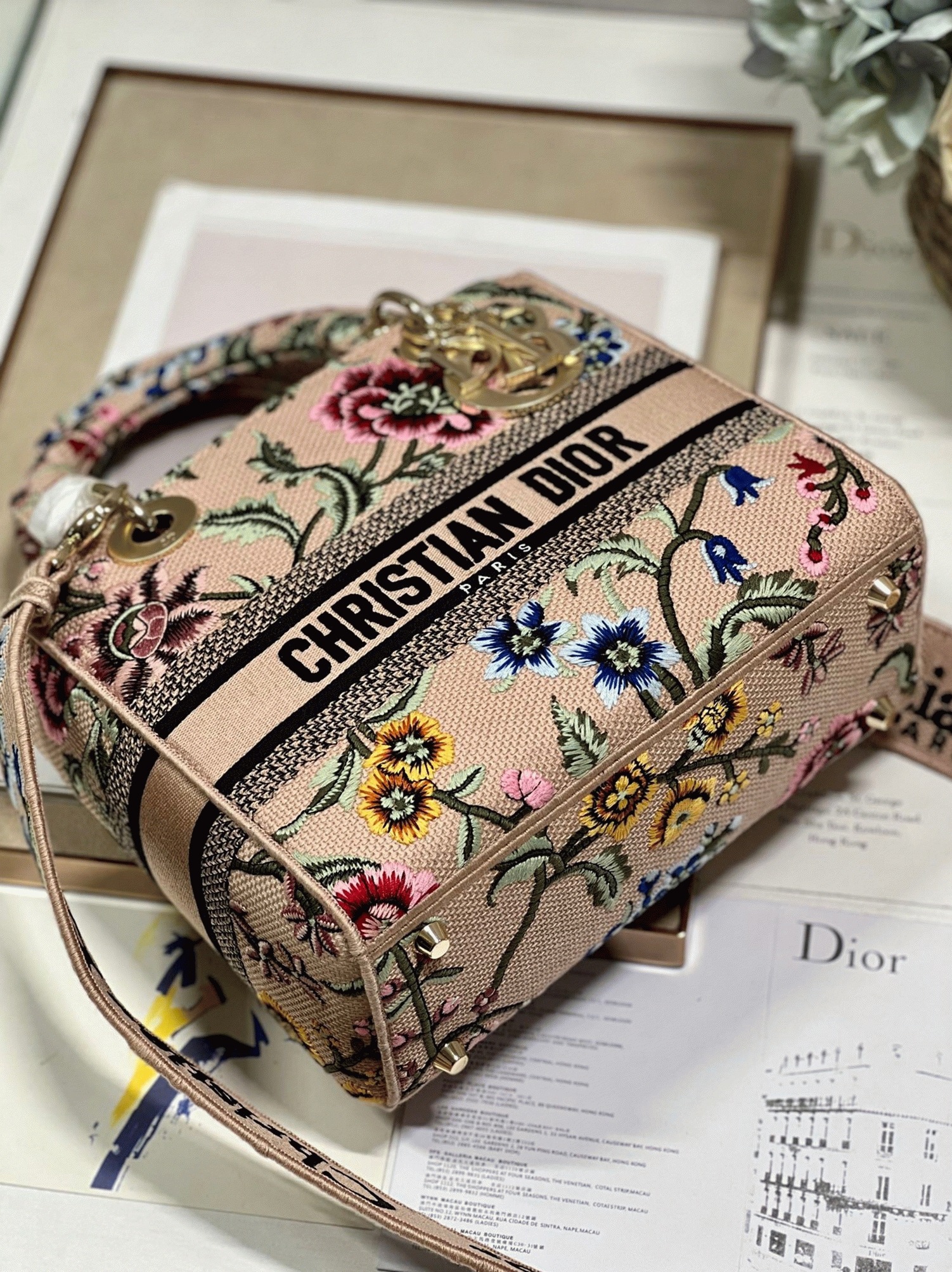 Dior Lady D-Lite Medium Bag Fake in Beige Raffia Embroidered with Dior Petites Fleurs