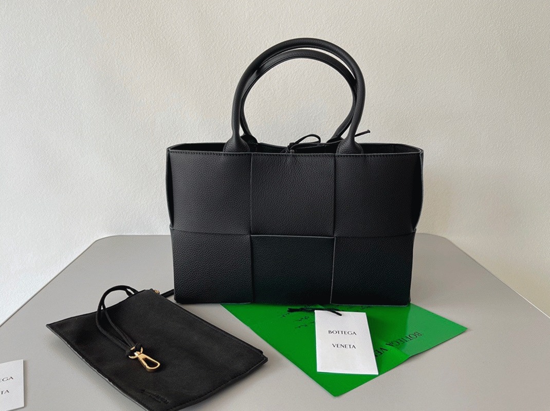 Fake Bottega Veneta Arco Medium Tote Black Intrecciato Calfskin