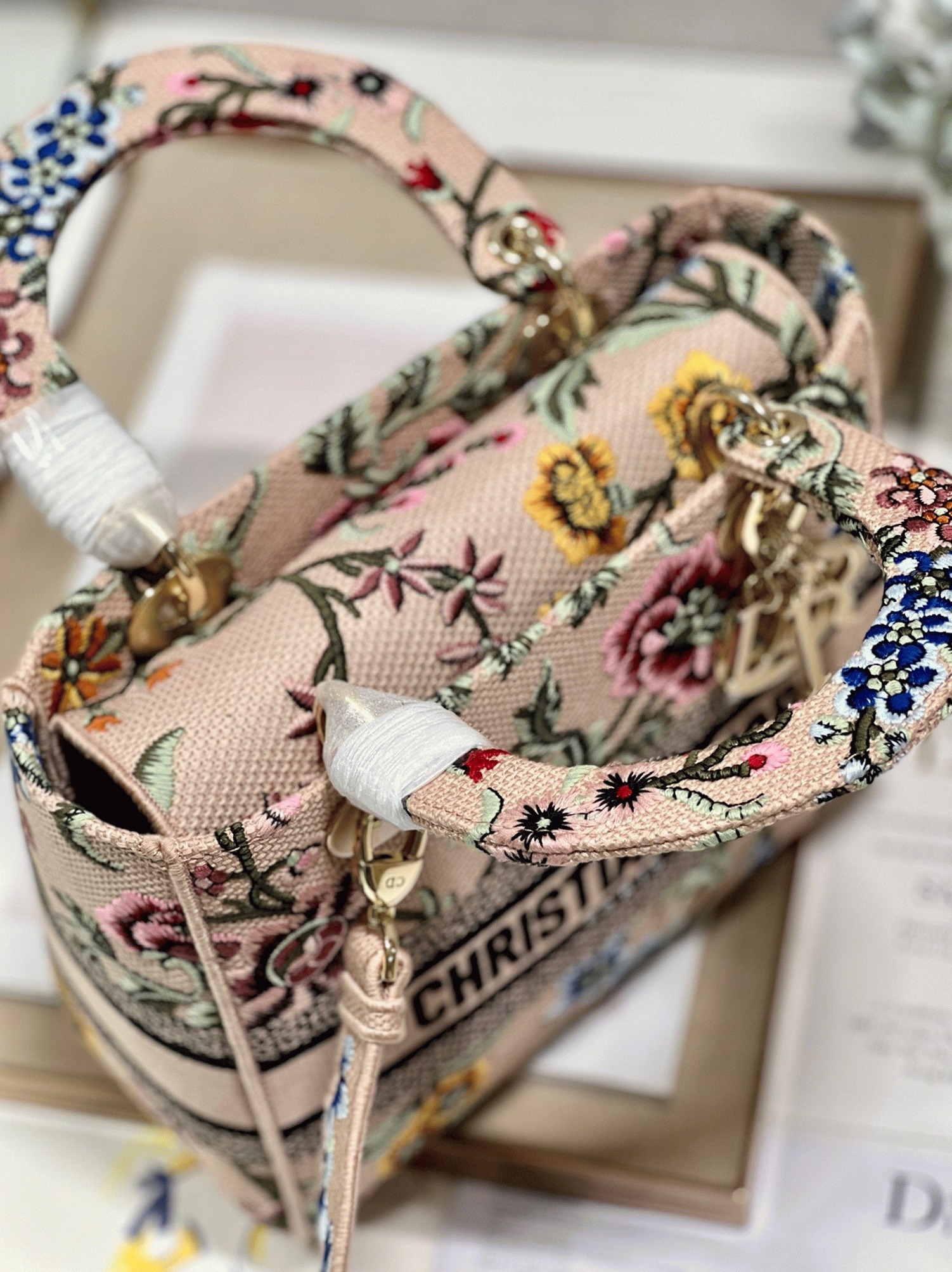 Dior Lady D-Lite Medium Bag Fake in Beige Raffia Embroidered with Dior Petites Fleurs