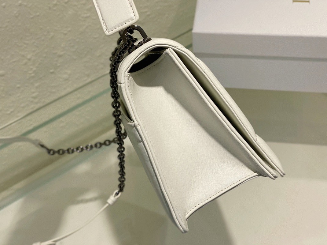 Dior 30 Montaigne Chain Bag with Handle Replica in White Lambskin