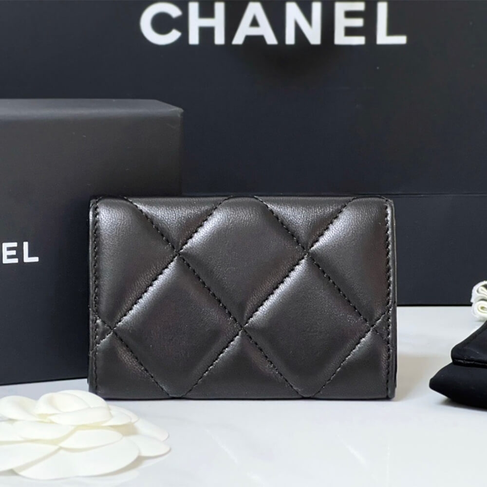 Chanel 19 flap card holder