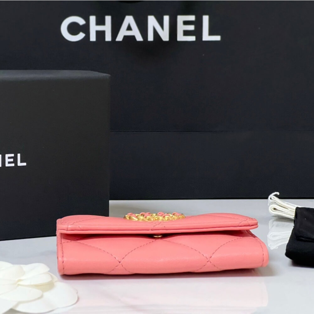 Chanel 19 flap card holder