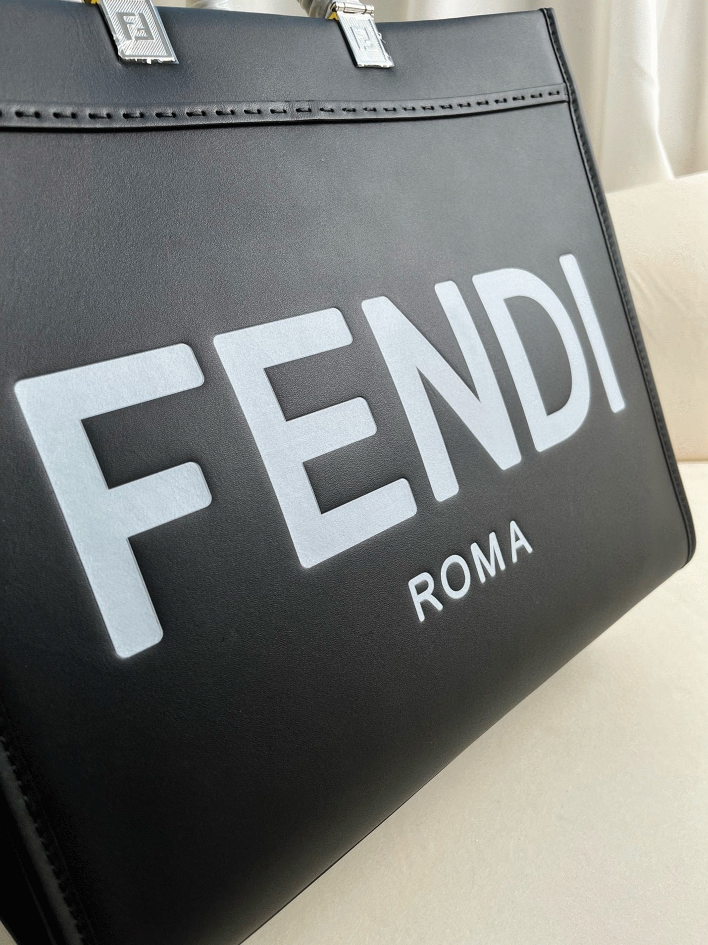 Top Quality Knockoff Fendi Sunshine Medium Tote Bag In Noir Calfskin