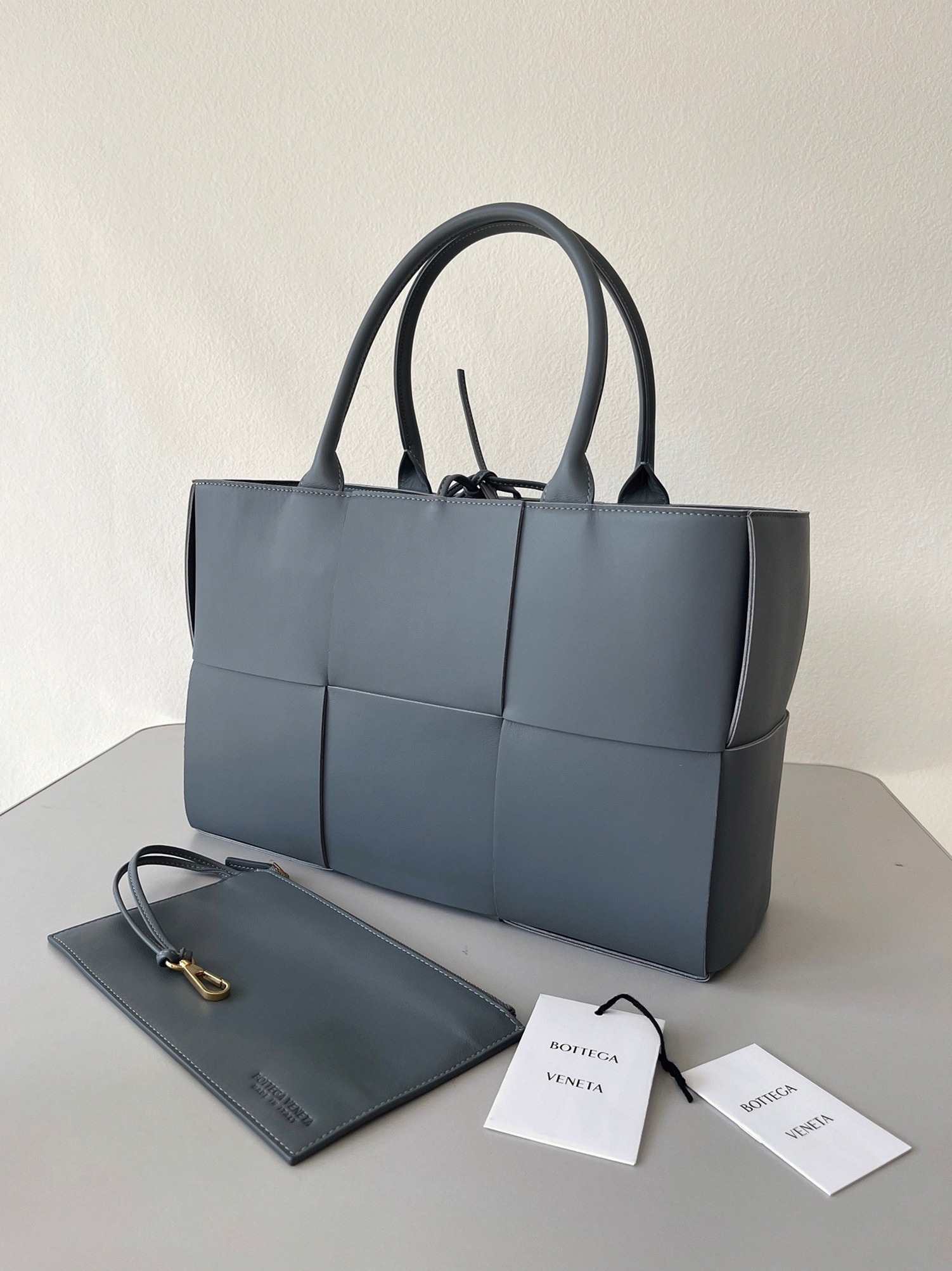 Fake Bottega Veneta Arco Medium Tote Thunder