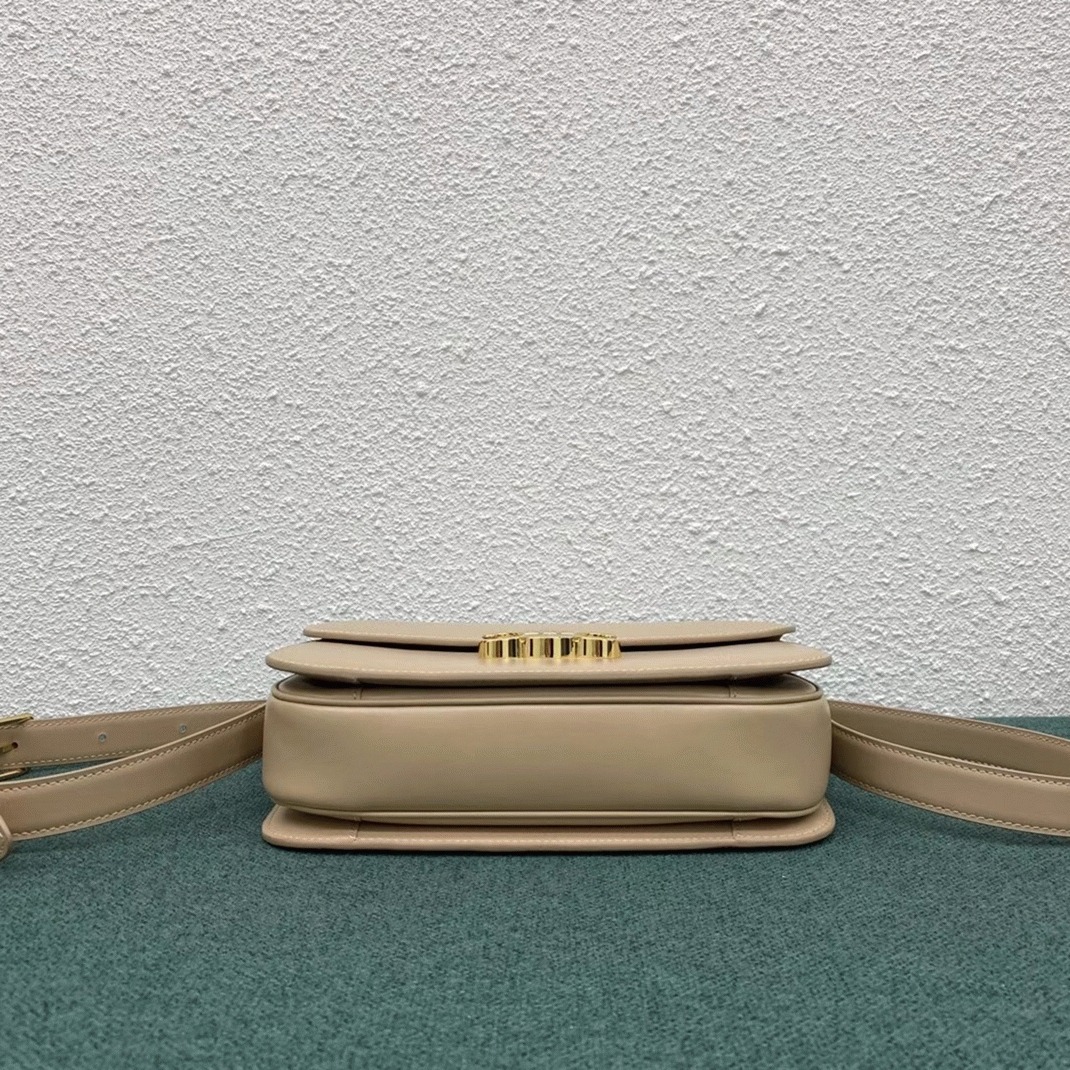Top Quality Imitation Celine Triomphe Medium Bag In Nude