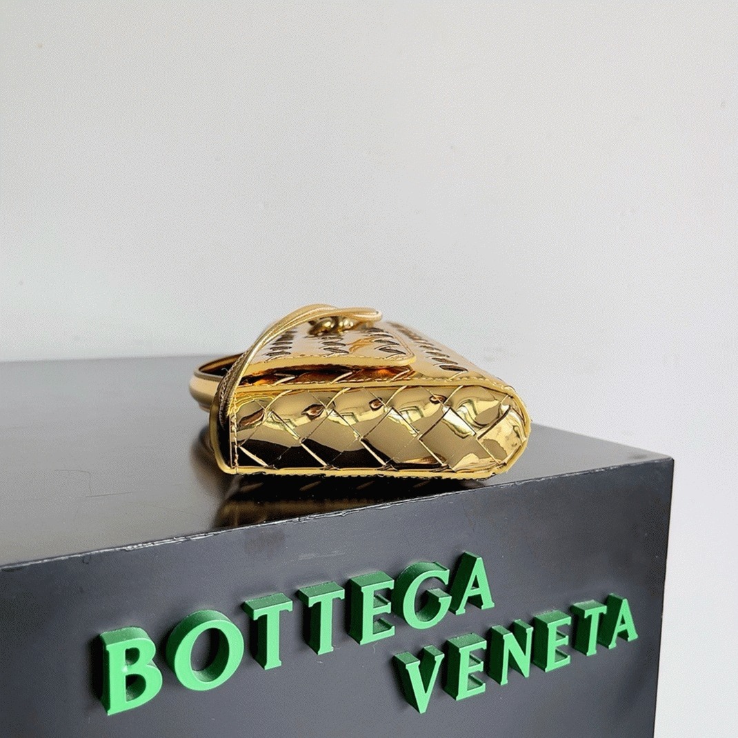 Fake Bottega Veneta Andiamo Clutch with Handle Gold