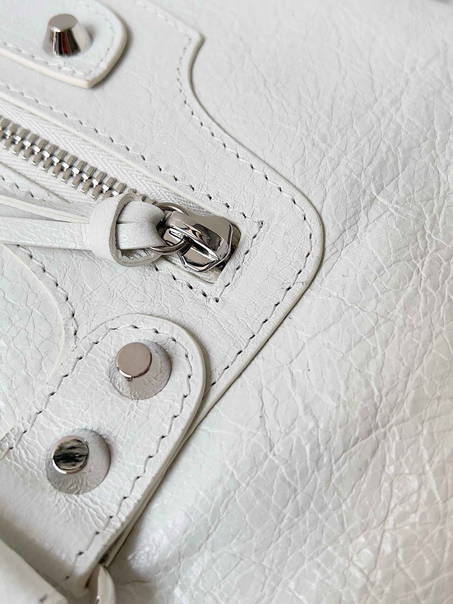 Knockoff Balenciaga Le City Medium Bag White Arena Lambskin