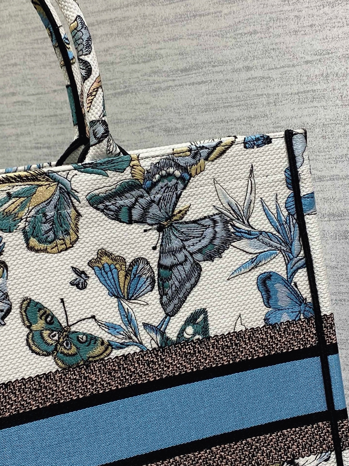 Dior Large Book Tote Bag Replica in White and Blue Toile de Jouy Mexico Embroidery