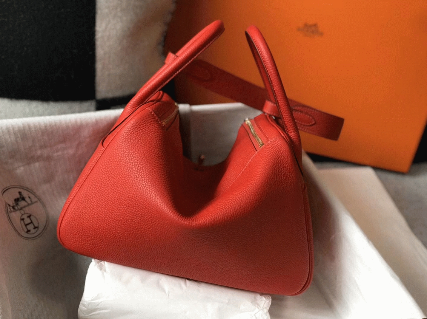 Designer replica Hermes Lindy 30cm bag in red shade