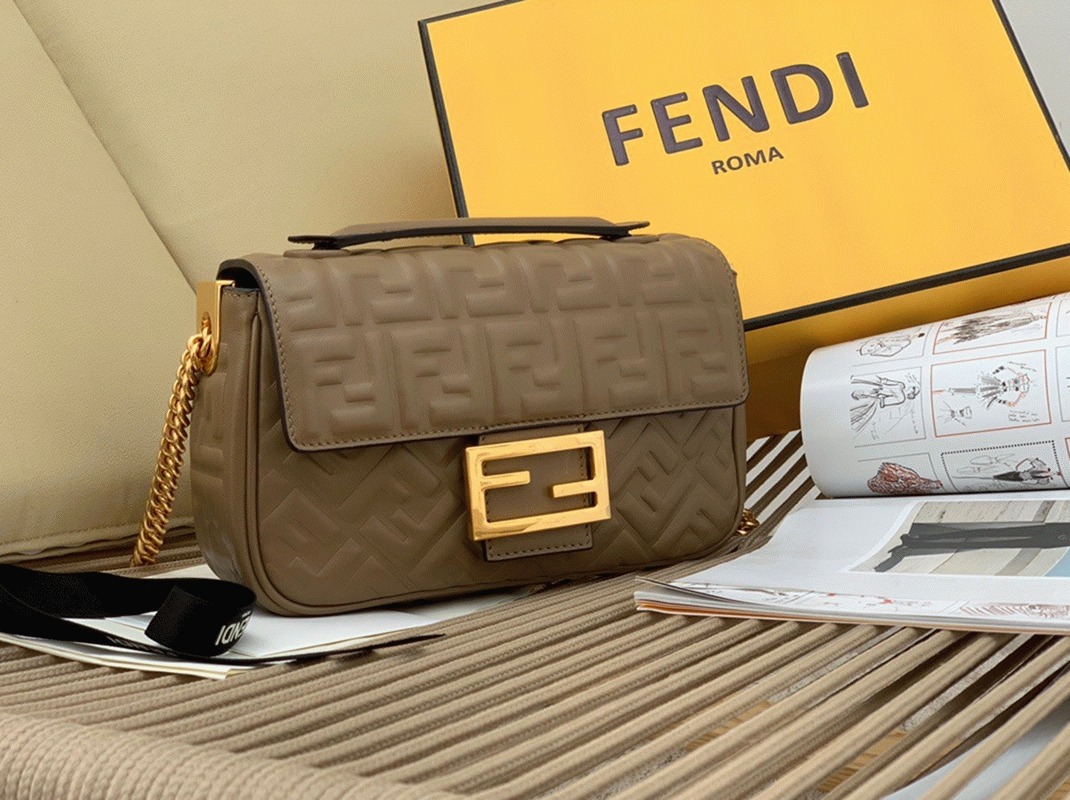 Top Quality Fendi Baguette Chain Midi Bag In Taupe