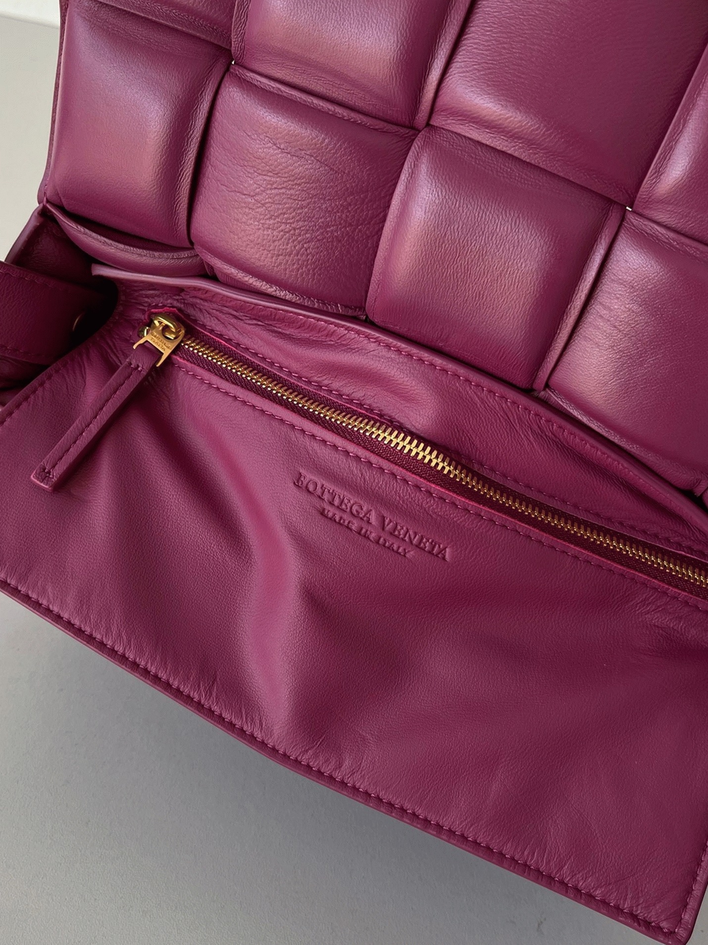 Top Quality Imitation Bottega Veneta Padded Cassette Bag In Cinnabar