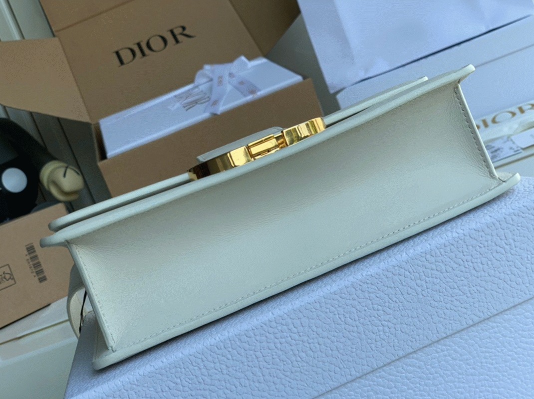 Dior 30 Montaigne Medium Bag Fake in White Box Calfskin
