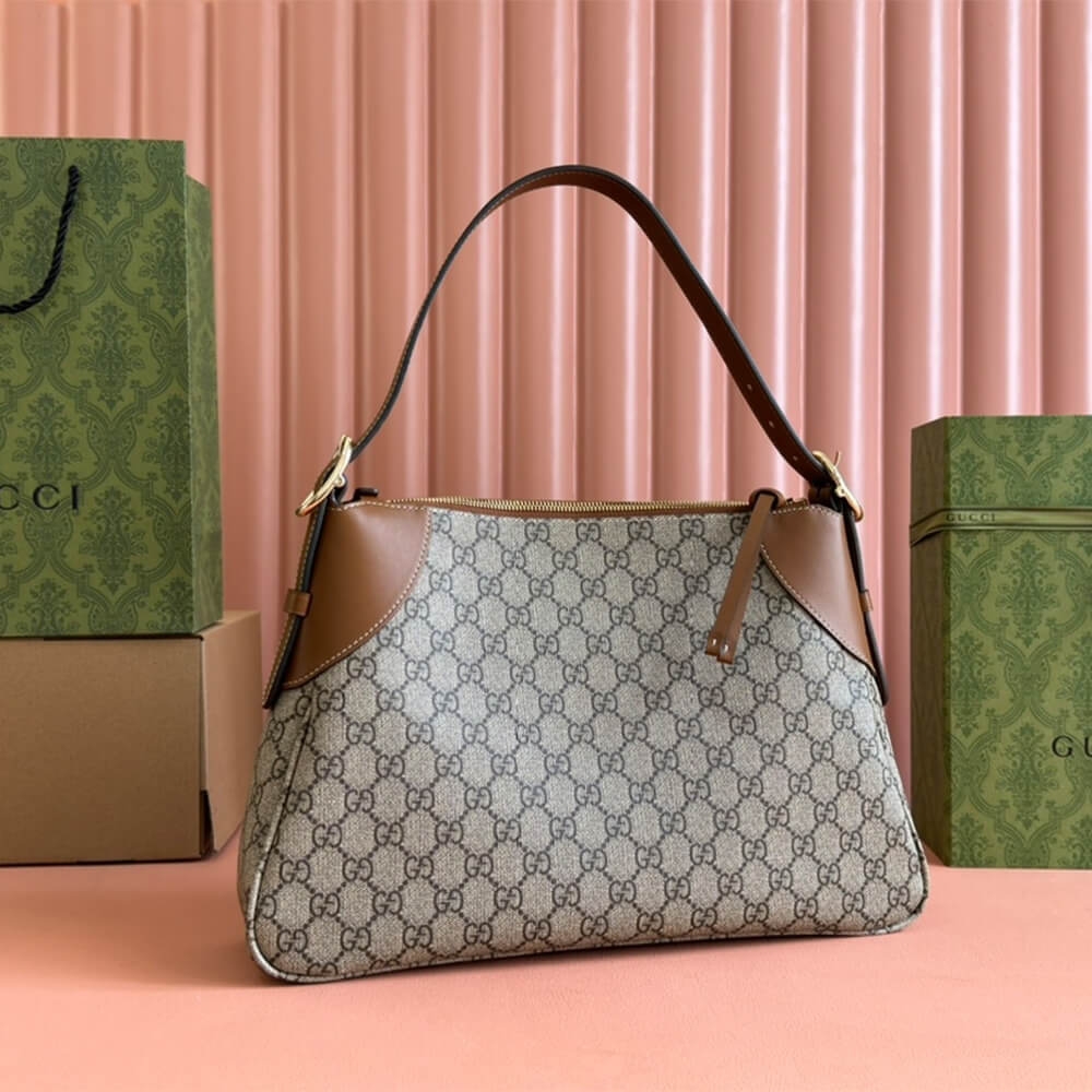 GG Emblem medium shoulder bag