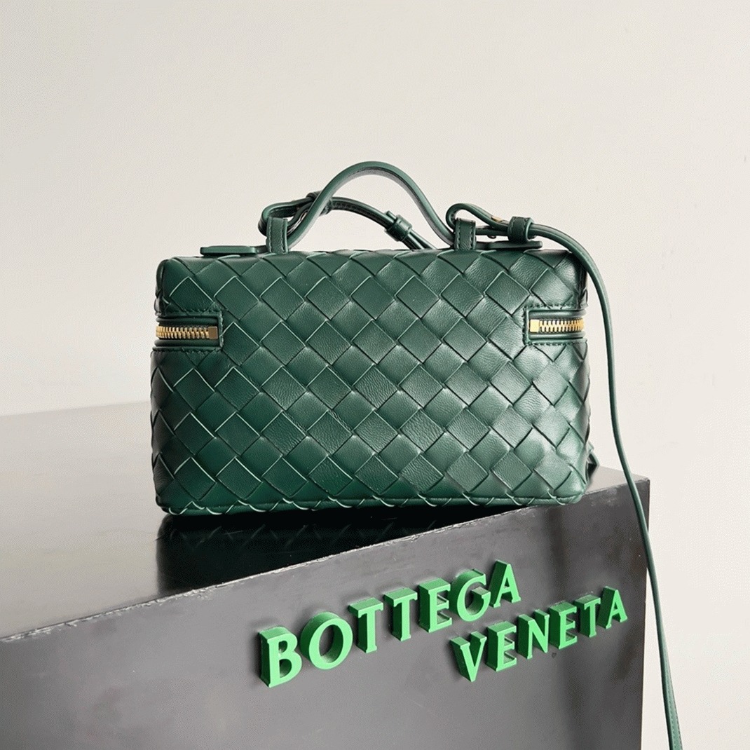 Fake Bottega Veneta Bang Bang Vanity Case Green