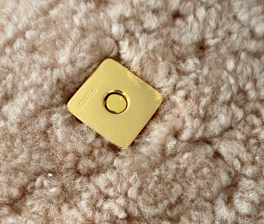 Top Quality Fake Fendi Medium Baguette Bag In Beige