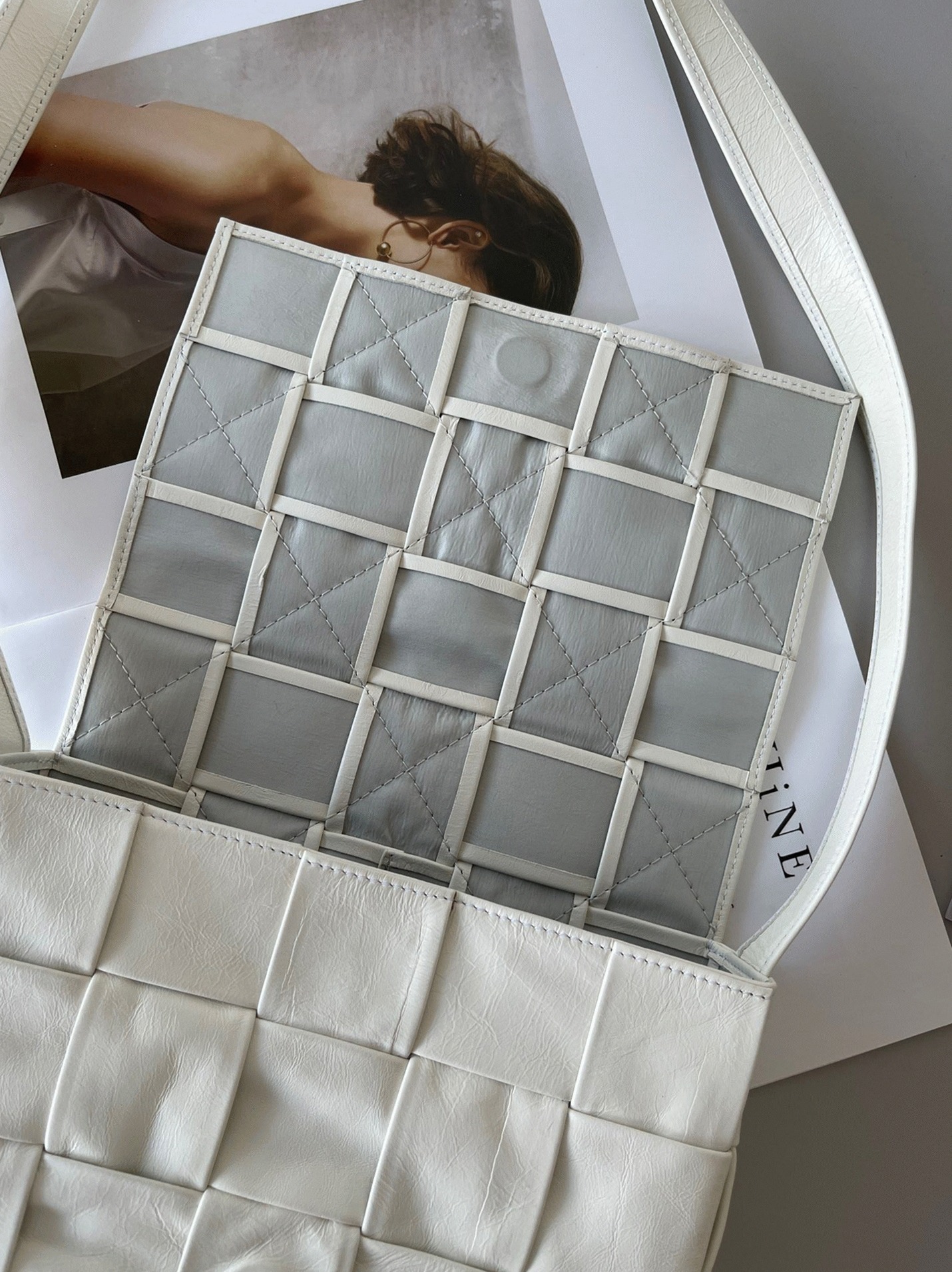 Top Quality Replica Bottega Veneta Cassette Bag In White