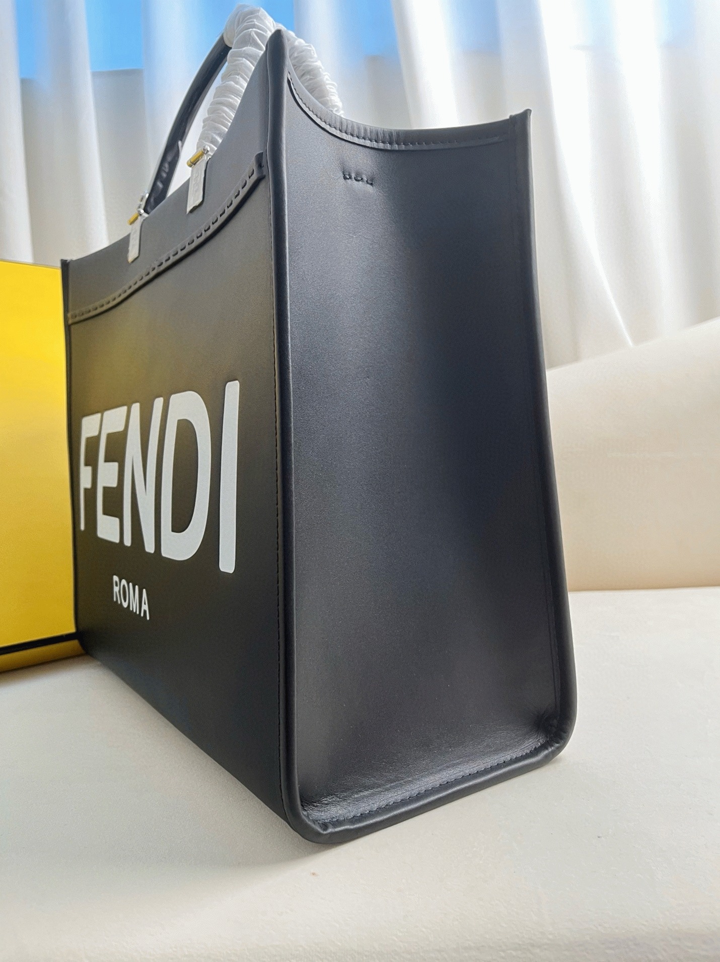 Top Quality Knockoff Fendi Sunshine Medium Tote Bag In Noir Calfskin