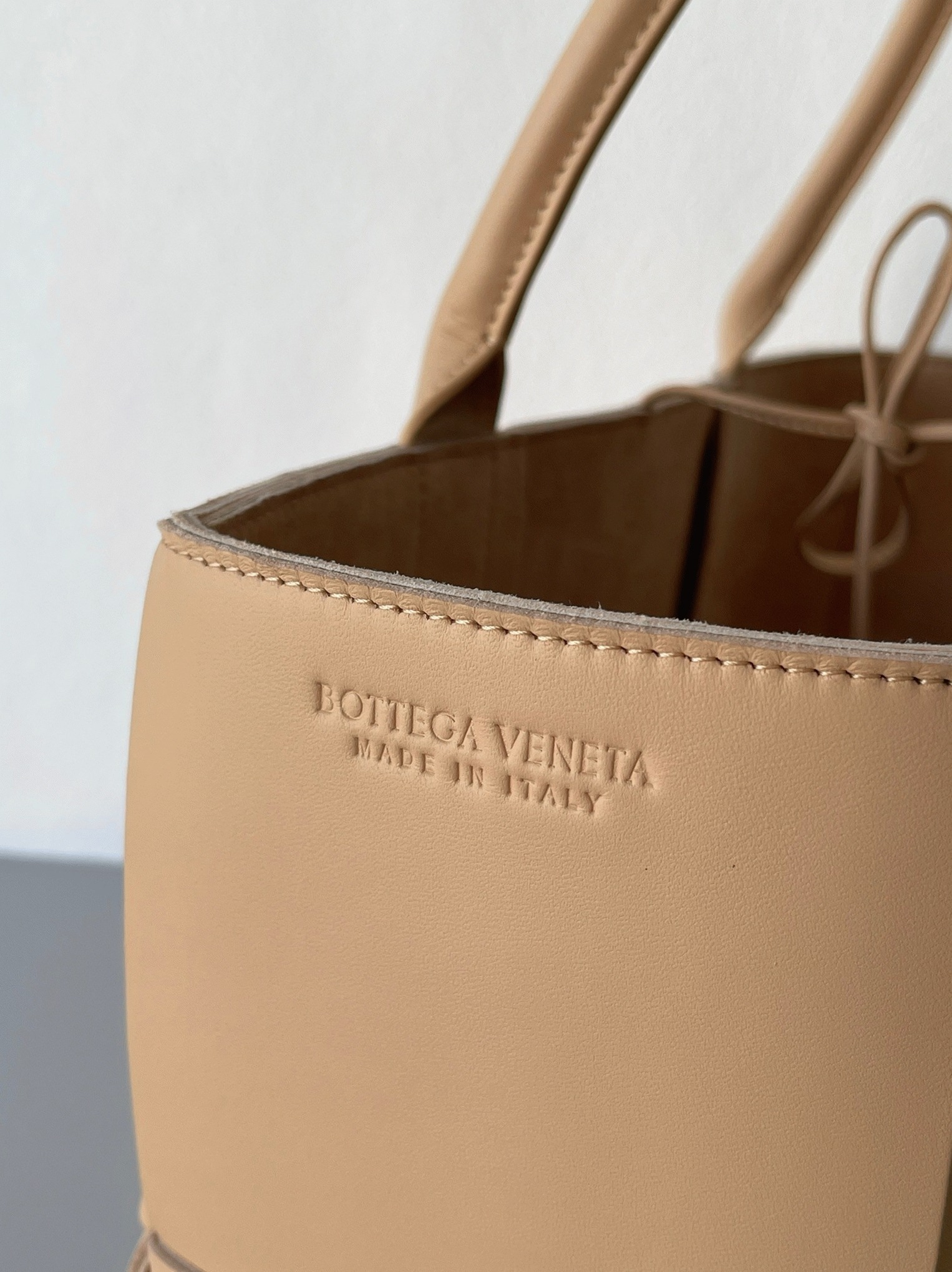 Replica Bottega Veneta Arco Medium Tote Beige