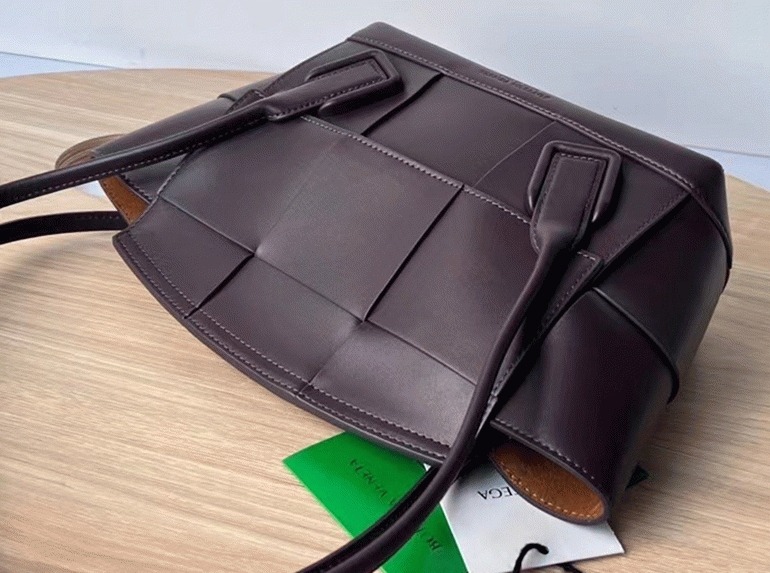 Top Quality Knockoff Bottega Veneta Arco Small Bag In Grape Intrecciato Calfskin