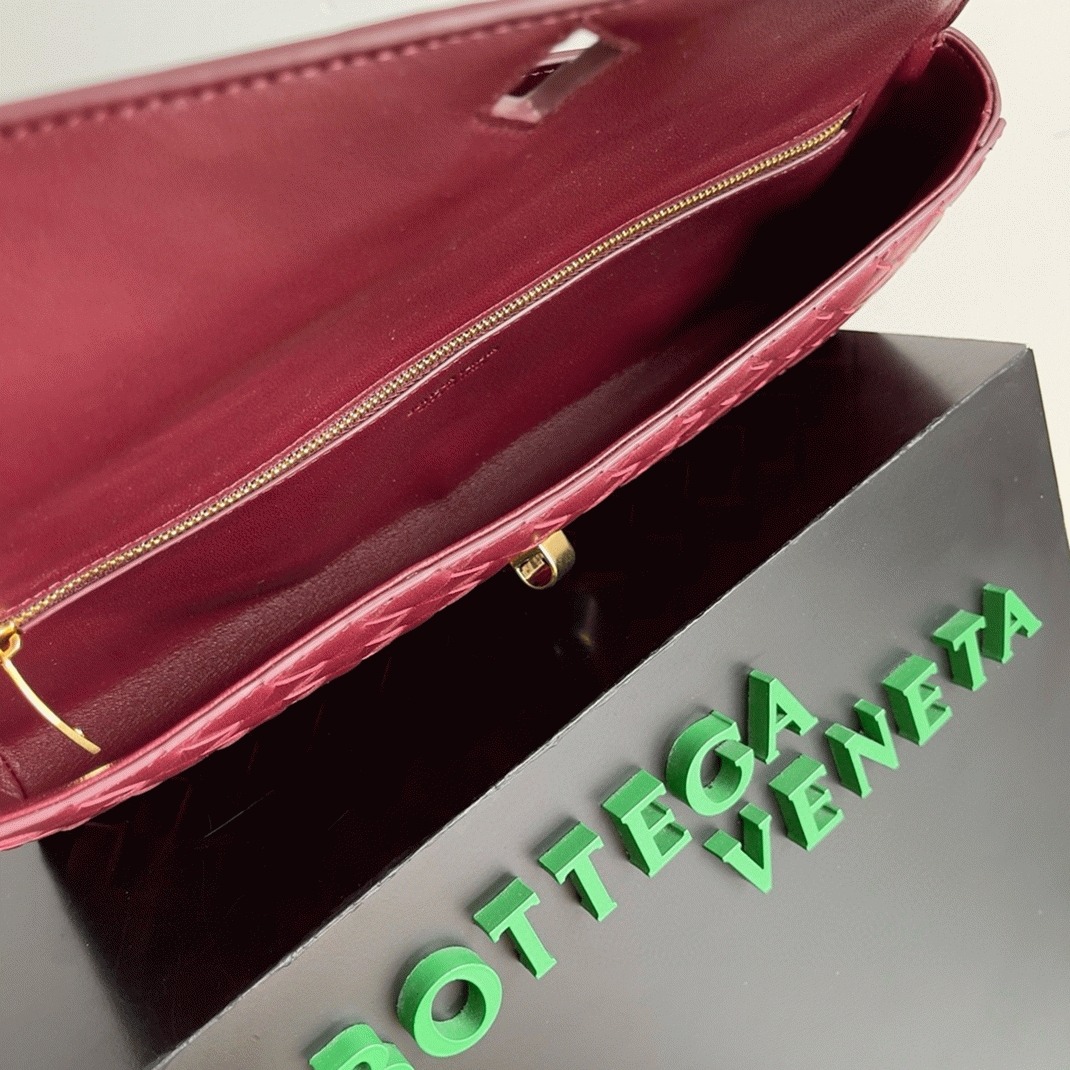 Replica Bottega Veneta Andiamo Clutch with Handle Barolo