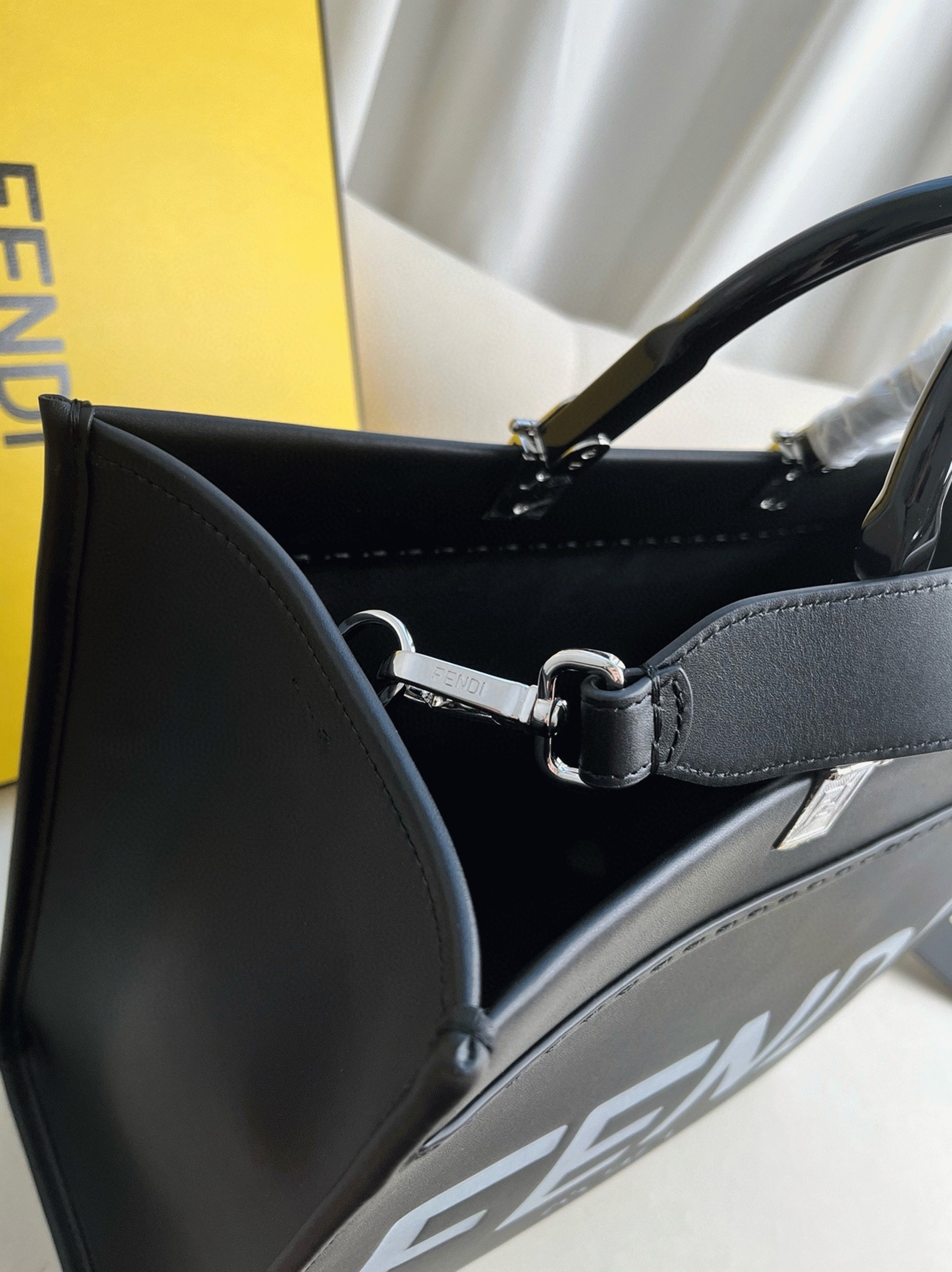 Top Quality Knockoff Fendi Sunshine Medium Tote Bag In Noir Calfskin
