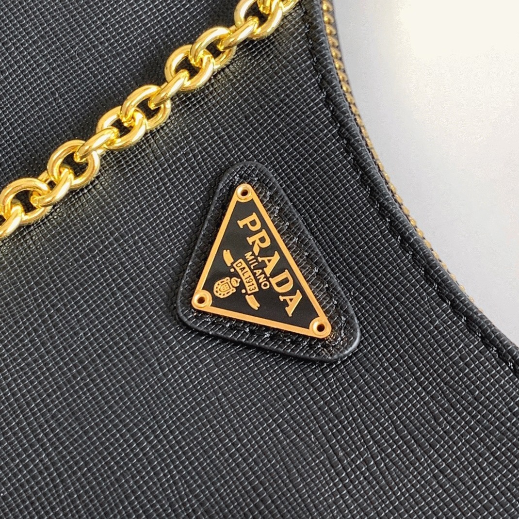 Prada Re-Edition 2005 Shoulder Bag Fake in Black
