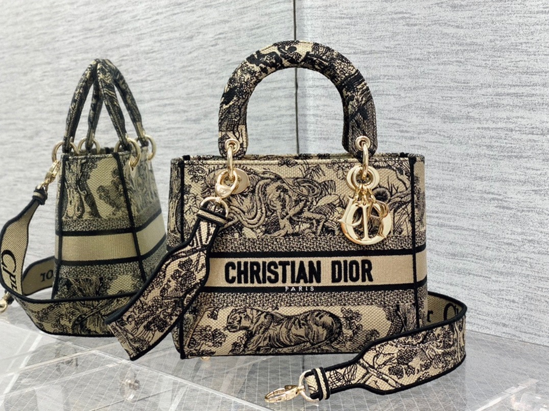 Dior Lady D-Lite Medium Bag Fake in Beige Toile de Jouy Voyage Embroidery