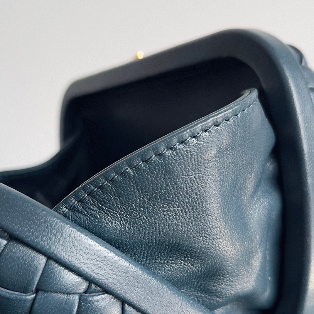 Replica Bottega Veneta Knot Minaudiere Clutch Space
