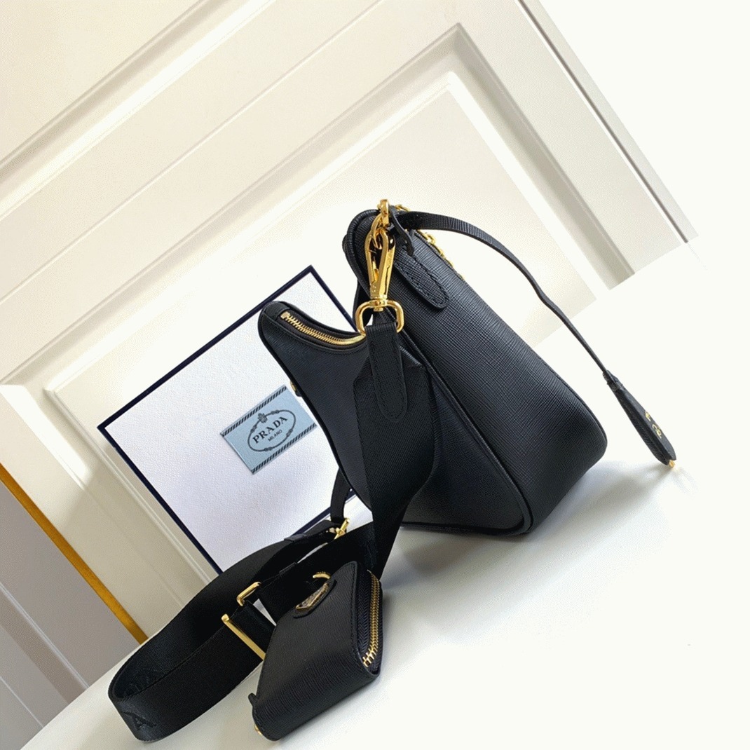 Prada Re-Edition 2005 Shoulder Bag Fake in Black