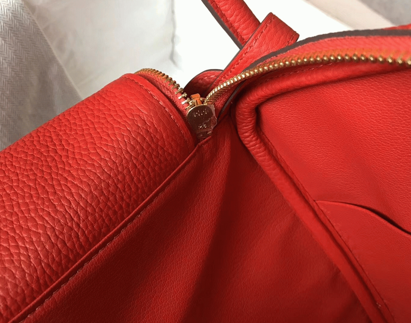 Designer replica Hermes Lindy 30cm bag in red shade