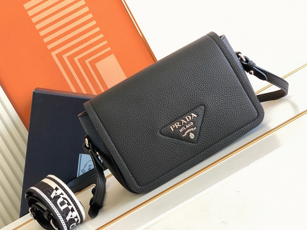 Prada Flap Shoulder Bag Knockoff in Black