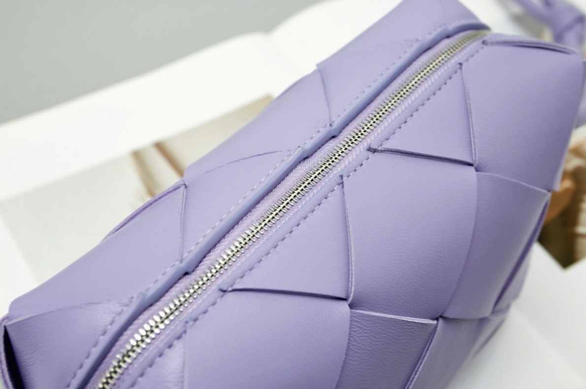 Replica Bottega Veneta Small Cassette Camera Bag Wisteria