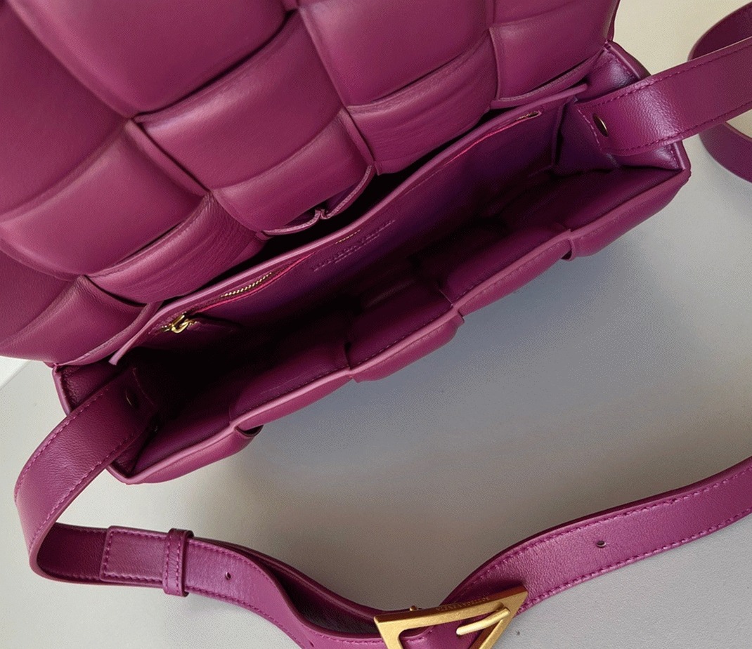 Top Quality Imitation Bottega Veneta Padded Cassette Bag In Cinnabar