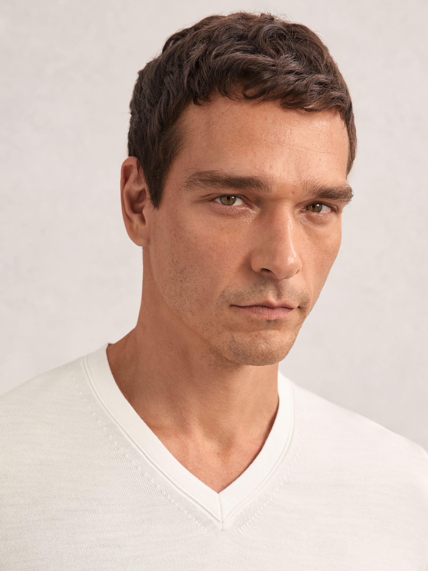 Merino Wool V-Neck Jumper in White