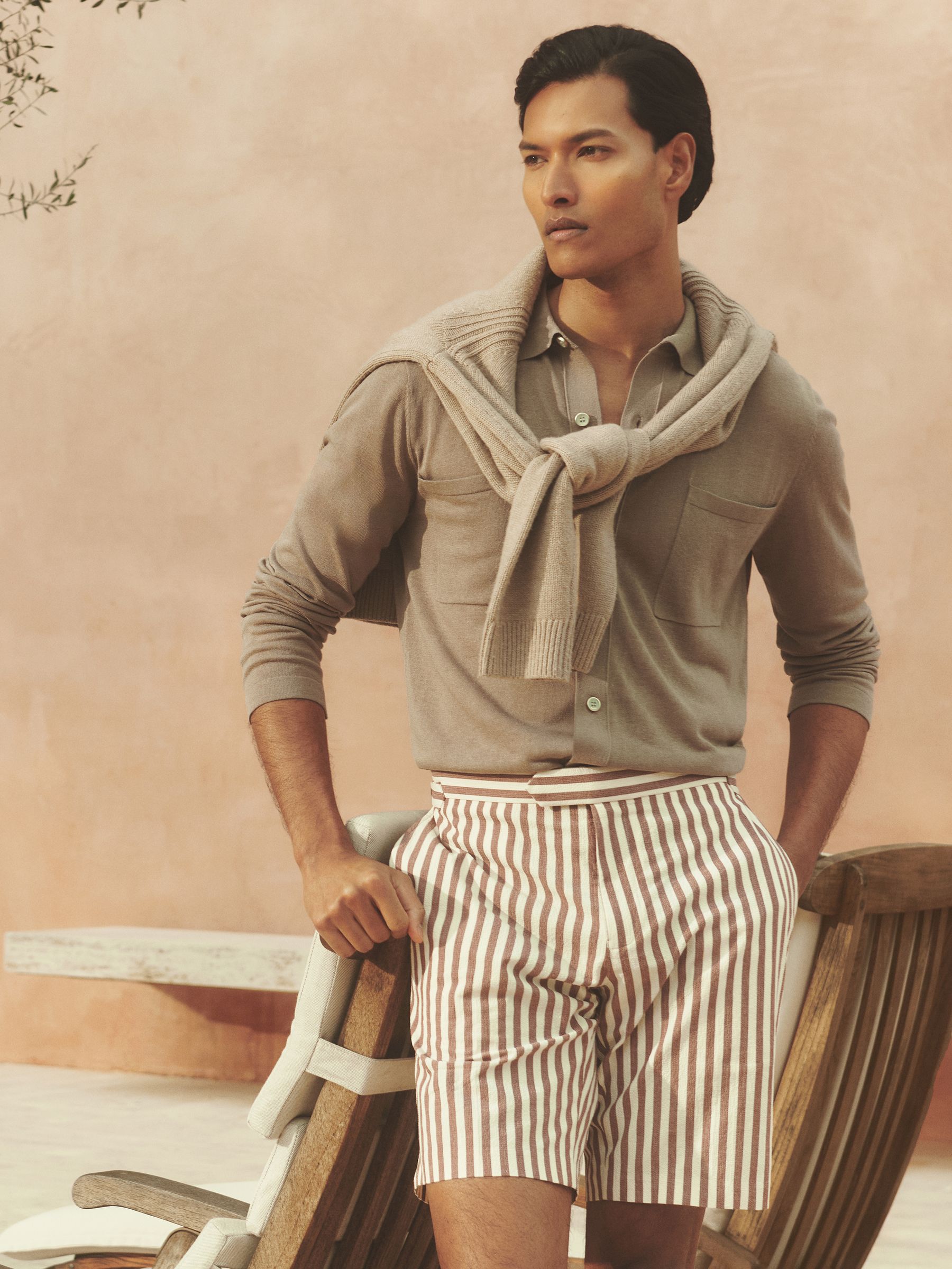 Cotton Blend Seersucker Stripe Shorts in Off White/Mocha