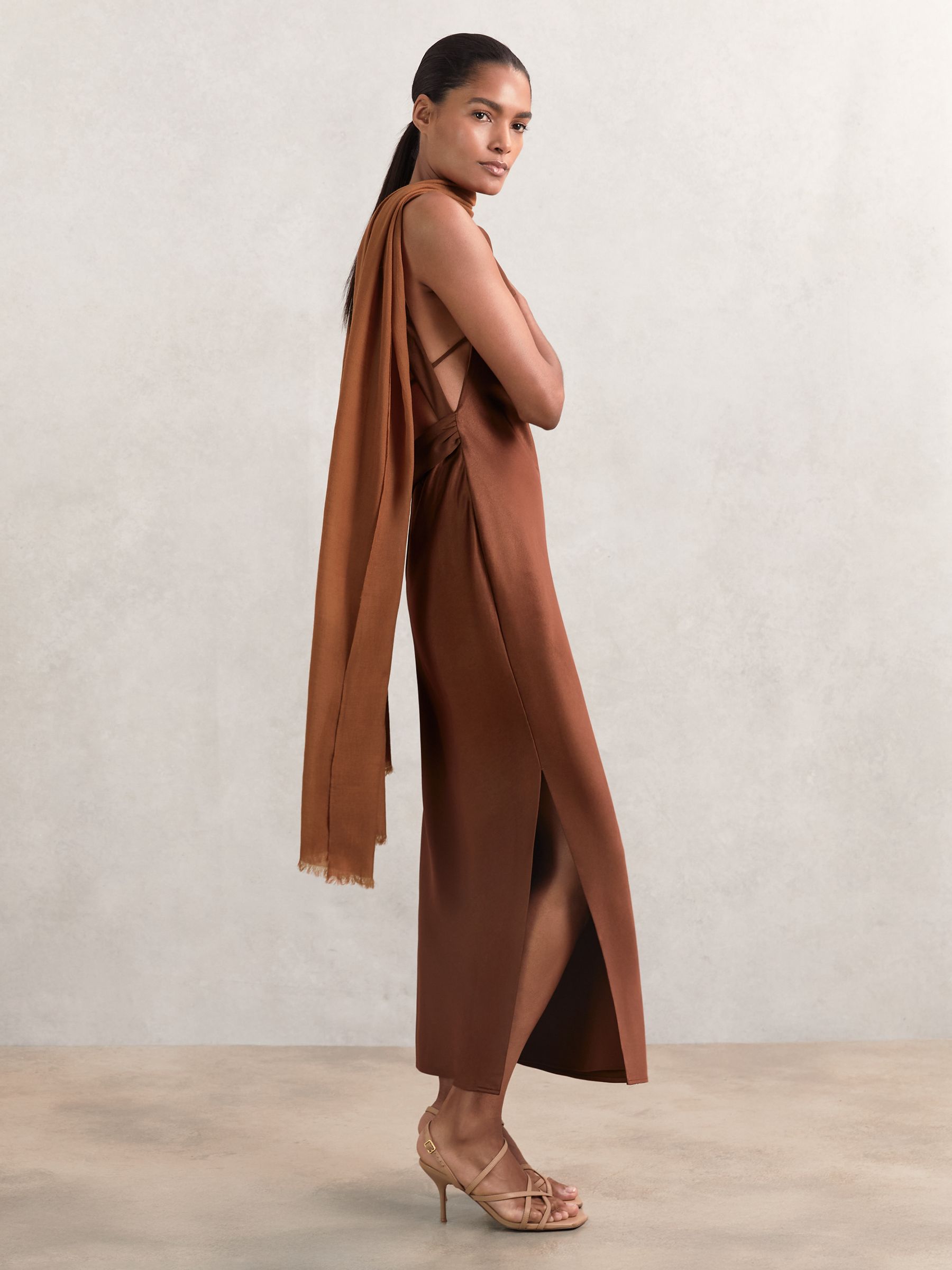 Wool-Cashmere Lightweight Scarf in Camel