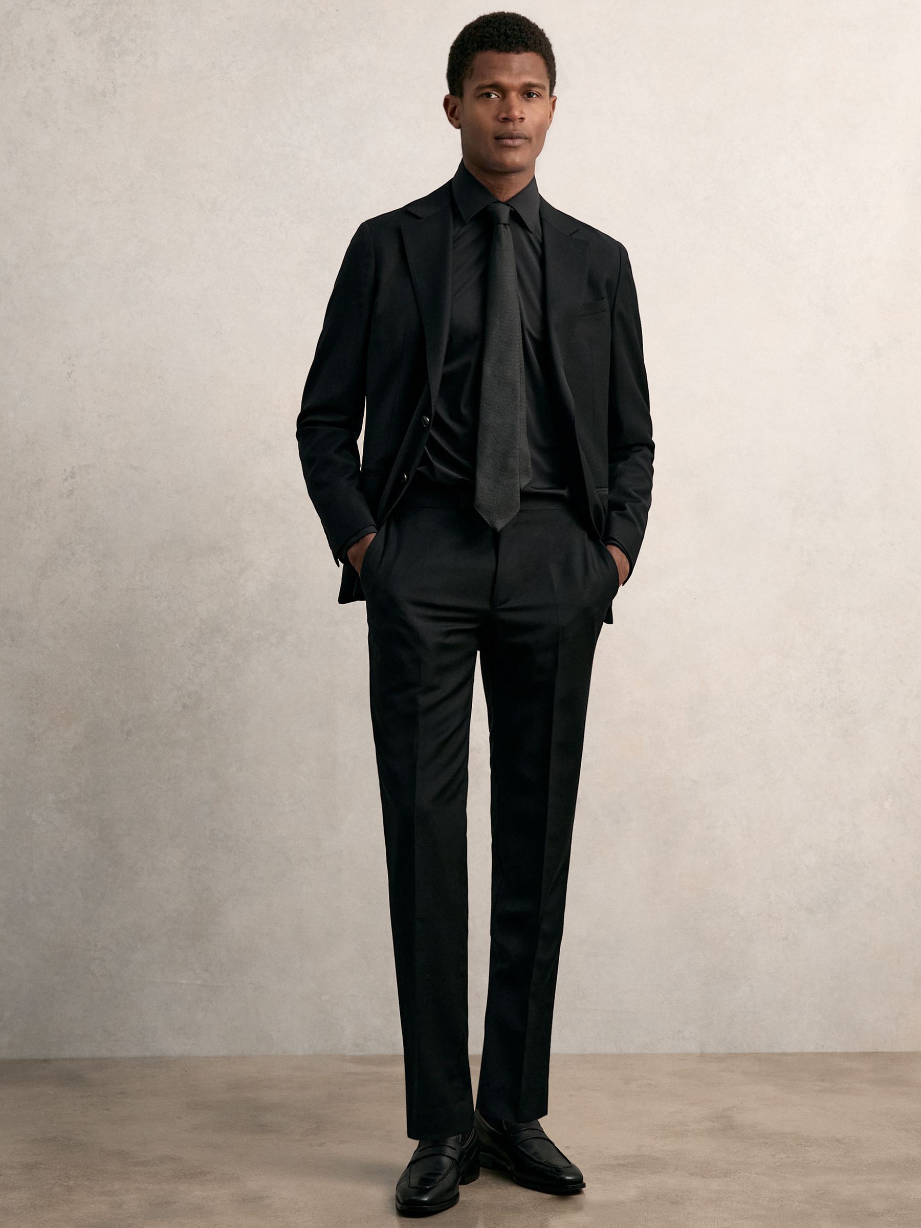 Long-Sleeve Travel Shirt in Black