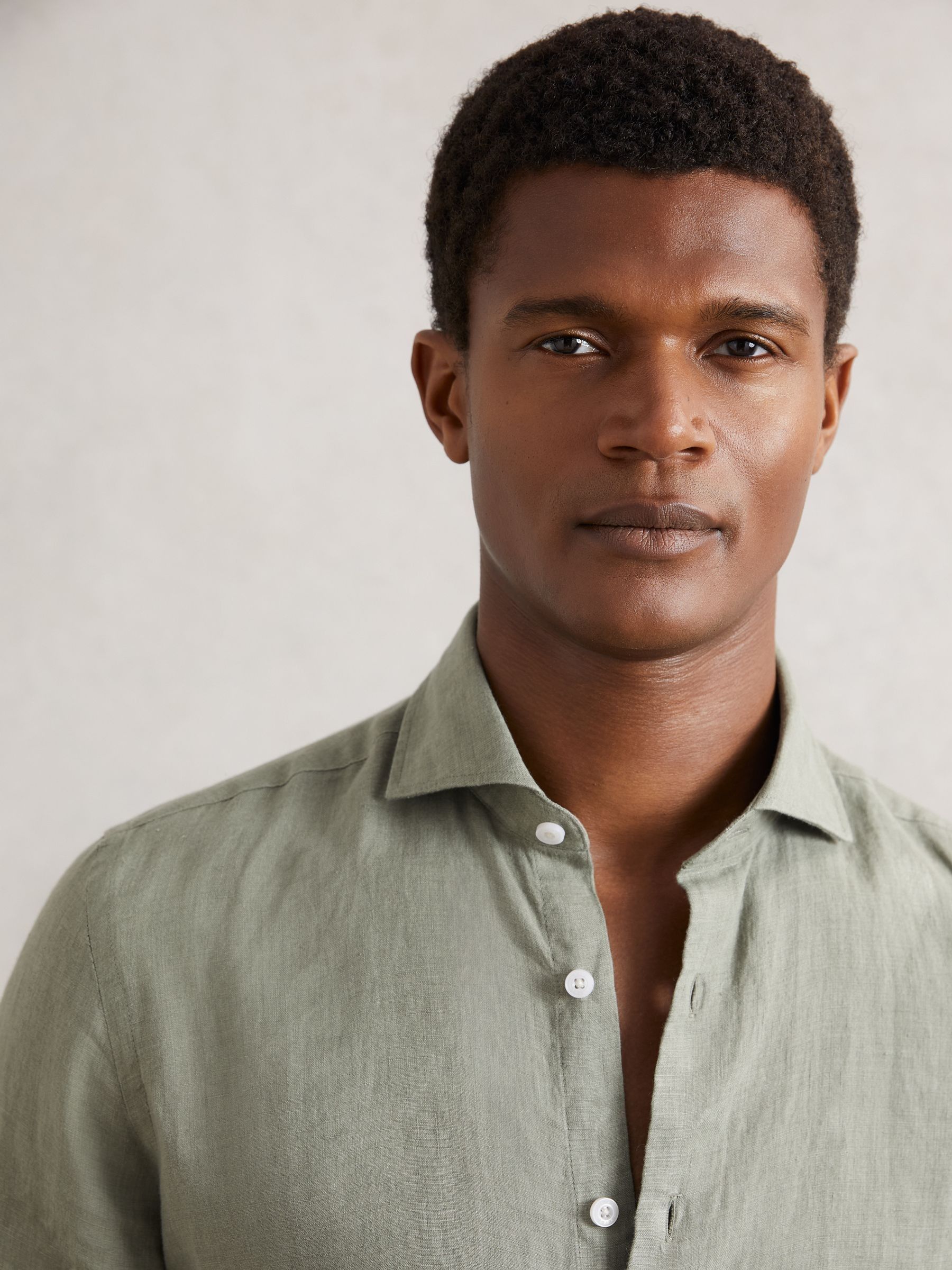 Linen Cutaway-Collar Shirt in Thyme Green